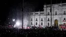 Suasana pesta di depan Istana Presiden Cile. (Reuters)