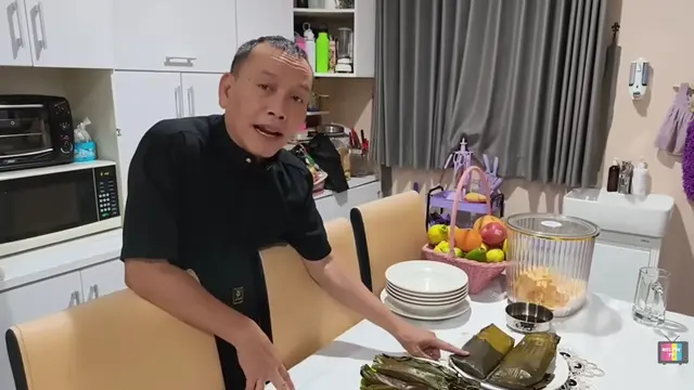 Potret Ruang Makan di Rumah Ayu Ting Ting Saat Sahur (Foto: YouTube Qiss You TV)