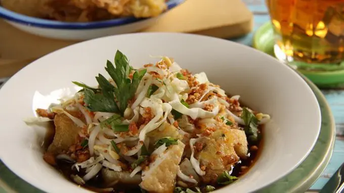 Ilustrasi kupat tahu./Copyright shutterstock.com