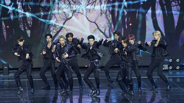 FOTO: NCT 127 Gebrak Panggung Gaon Chart Music Awards