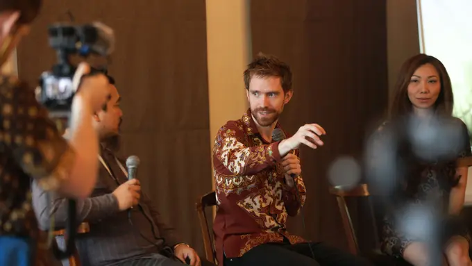 [Bintang] Usai Lagu Nasi Padang, Bule Nowergia Ini Buat Lagu tentang Komodo