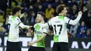 Penyerang Liverpool Diogo Jota (tengah) merayakan gol kedua timnya yang dicetak ke gawang Burnley pada pertandingan pekan ke-19 Premier League 2023/2024 di Turf Moor, Rabu (27/12/2023) dini hari WIB. (AP Photo/Jon Super)