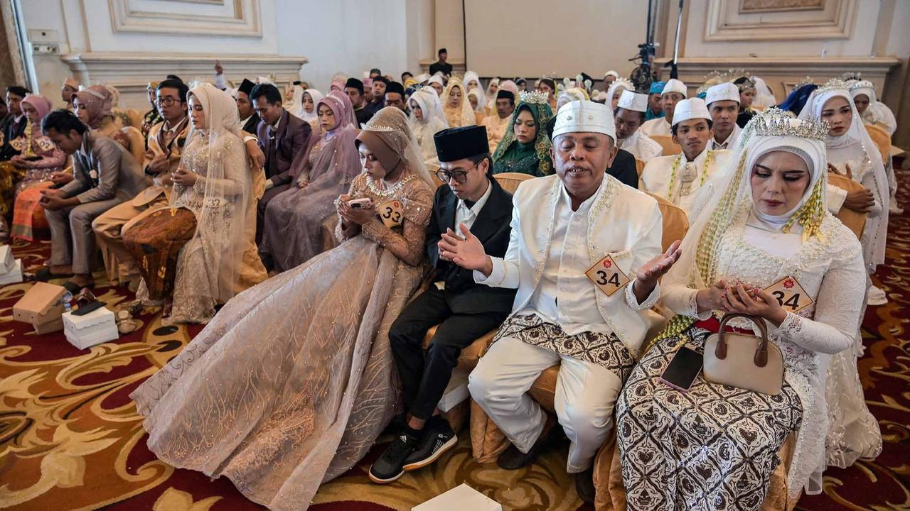 FOTO: 285 Pasangan Ikuti Isbat Nikah Massal di Surabaya