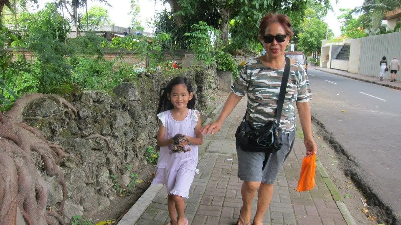 Momen Bahagia Angeline di Facebook