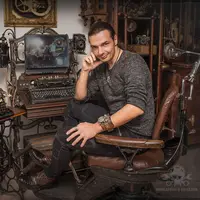 Bermodalkan ilmu teknologi yang dikuasai, pria ini membangkitkan kembali fungsi mesin ketik jadul. (Via: boredpanda.com)