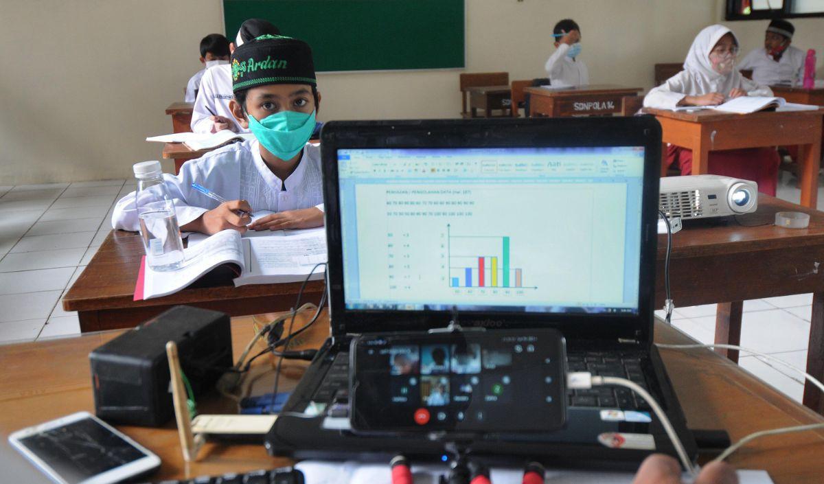 Apalagi dengan kemajuan teknologi dan digitalisasi, kebutuhan tenaga kerja mulai bergeser.