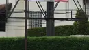 Spanduk paslon nomor urut 3 masih terpasang di pertigaan Jalan Hang Lekir, Jakarta, Senin (13/1). Hingga H-2 Pilkada DKI Jakarta, alat peraga kampanye masih terlihat di beberapa ruas jalan Ibukota. (Liputan6.com/Helmi Fithriansyah)