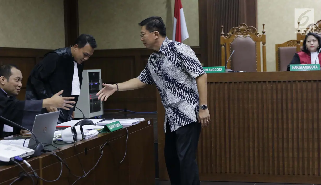 Presiden Direktur PT Grand Kartech, Kenneth Sutardja usai menjalani sidang perdana kasus dugaan suap kepada Direktur PT Krakatau Steel, Wisnu Kuncoro di Pengadilan Tipikor, Jakarta, Rabu (12/6/2019). Sidang beragendakan mendengar pembacaan dakwaan dari JPU KPK. (Liputan6.com/Helmi Fithriansyah)