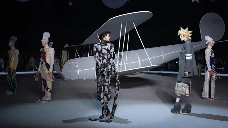 Senyum Thom Browne di Panggung New York Fashion Week 2023 Usai Menang dari Adidas