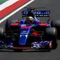 Pembalap Indonesia Sean Gelael menjajal mobil STR12 milik tim Formula 1, Toro Rosso, Sirkuit Hungaroring, Budapest, Selasa (1/8/2017) waktu setempat. (foto: istimewa)