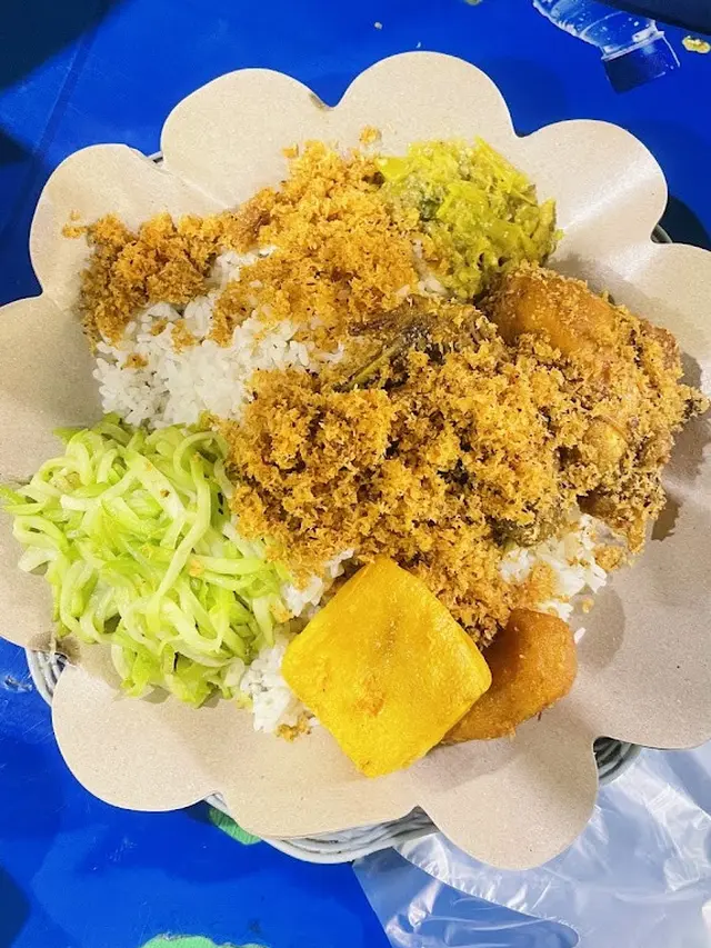 Rekomendasi Ayam Goreng Dekat Stasiun Bandung