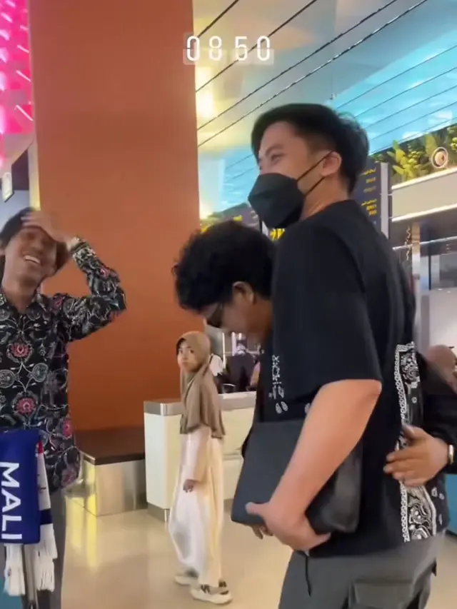 Widy Vierratale Berangkat Umroh