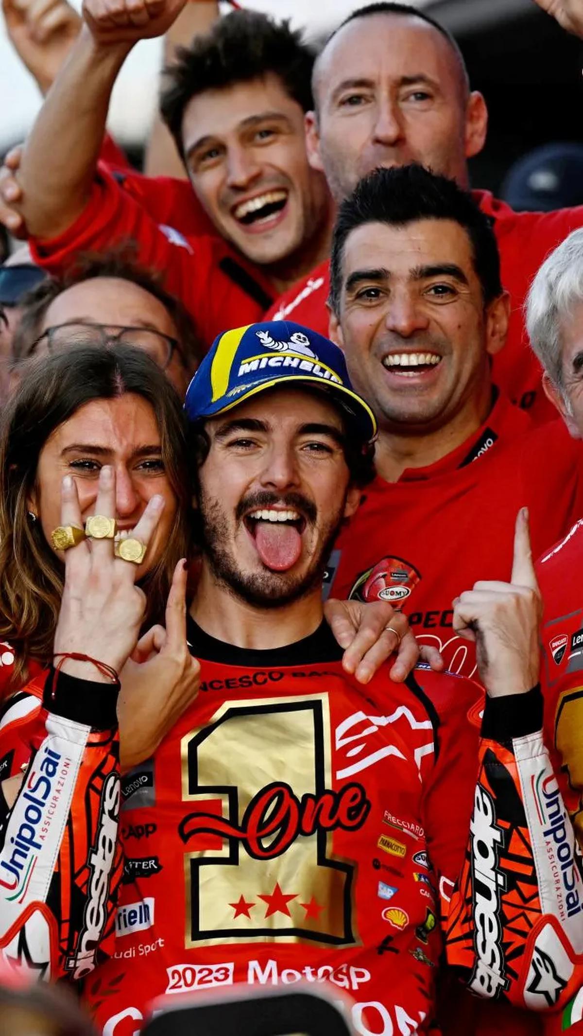 Gelar juara dunia kembali diraih Pecco setelah rival terkuatnya, Jorge Martin mengalami kecelakaan usai bersenggolan dengan Marc Marquez.