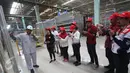 Karyawan perusahaan mobil Toyota memberikan penjelasan kepada peserta Campus CJ Edutrip di TMMIN Karawang Plant 1, Jawa Barat, Kamis (23/2). (Liputan6.com/Immanuel Antonius)
