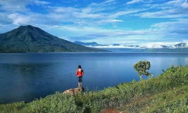 11. Danau Ranau