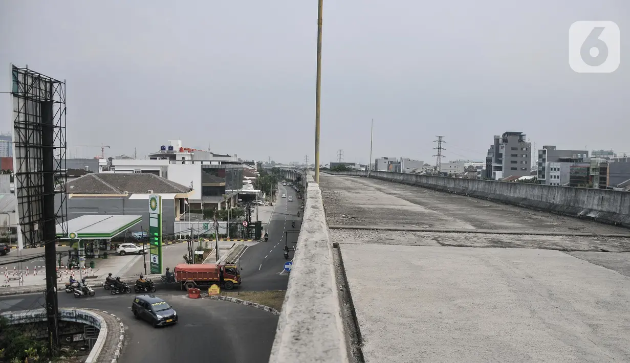 Panjang jalan layang itu sendiri sekitar 10,1 kilometer dengan lebar antara 10-11 meter.  (merdeka.com/Iqbal S. Nugroho)