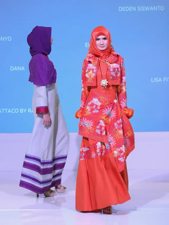 [Bintang] Hiasi FIMELA Fuchsia Market, Lihat Parade Fashion Desainer Modest yang Penuh Motif