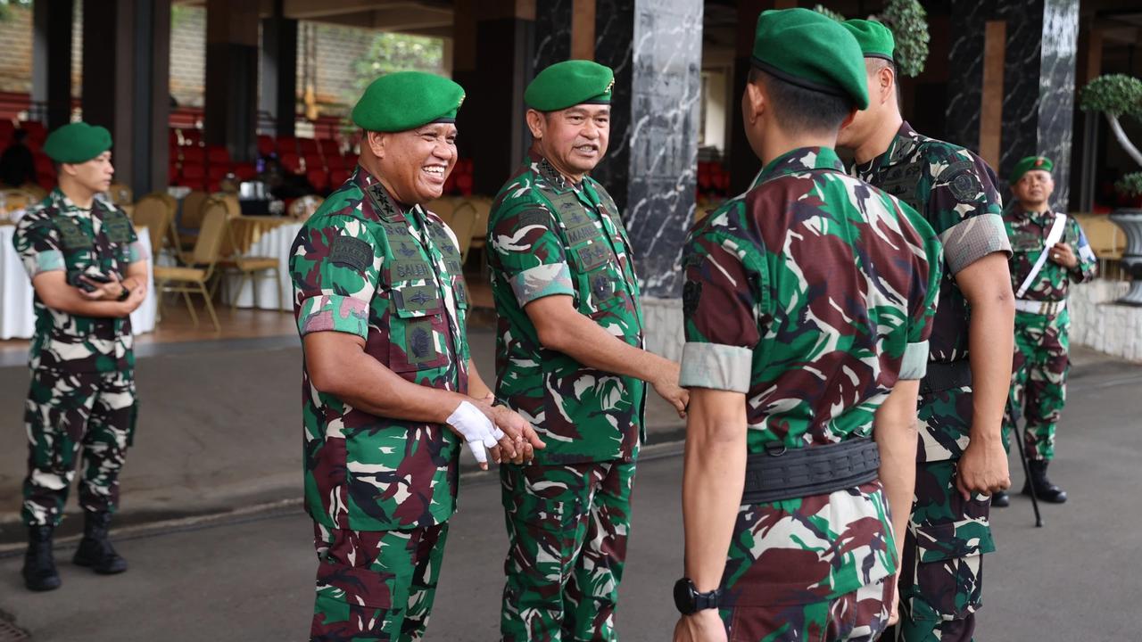 FOTO: Momen Hangat Kasad Maruli  Bersama Prajurit di Halal Bihalal Mabesad
