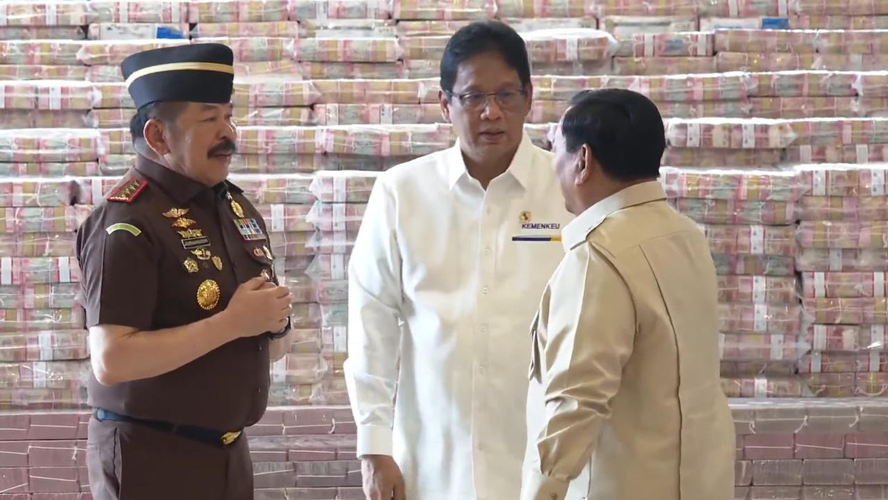 VIDEO: Bangga Prabowo Tepuk Tangan Jaksa Agung Serahkan Rp13,2 T ke Negara, Beri Kode ke Menkeu Purbaya