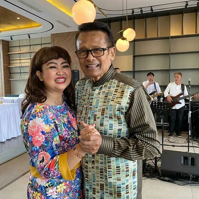 6 Momen Kenangan Romantis Koes Hendratmo dengan Sang Istri Sebelum Meninggal