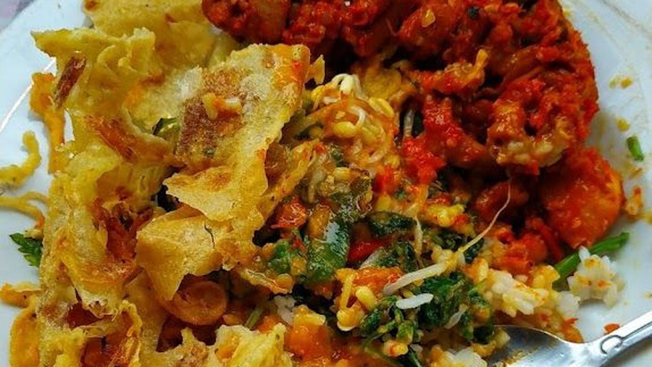 Mencicipi Pecel Legendaris Surabaya yang Buka Tengah Malam, Pelanggannya Orang Pulang Dugem