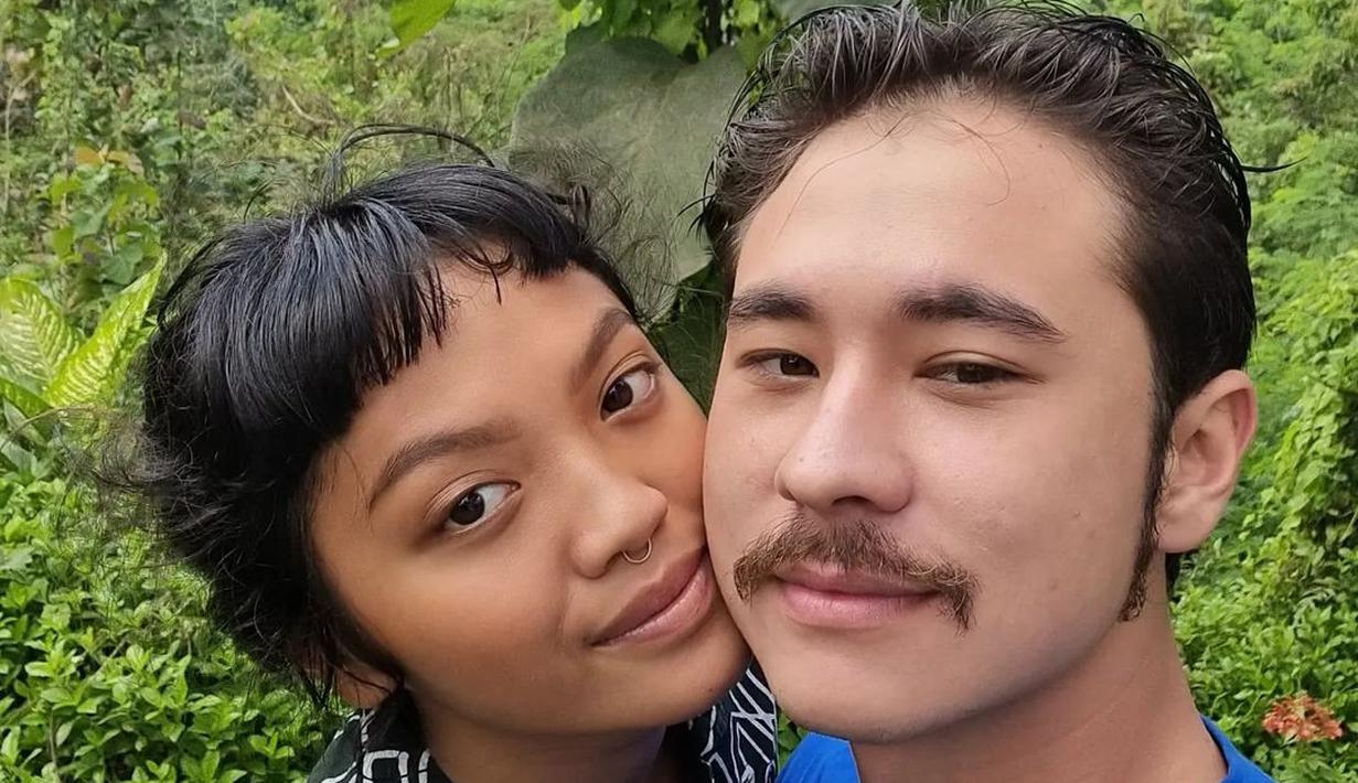 Jerome Kurnia terbilang sangat terbuka dengan hubungan asmaranya. Tak segan pamer momen uwu juga lho. (FOTO: instagram.com/jerompret/)