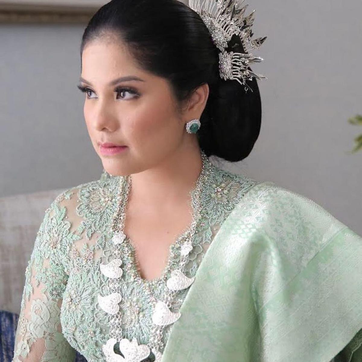 ilustrasi kebaya ala anisa pohan