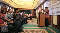 Ketua Umum PBNU, Said Aqil Siradj memberikan paparan refleksi akhir tahun NU di Jakarta, Rabu (23/12/2015). NU mengkritisi krisis kepemimpinan, instabiltas politik, dan melemahnya toleransi dalam beragama. (Liputan6.com/Faizal Fanani)