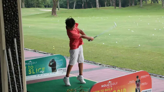 Pemain Golf Junior  di Jababeka Golf Cikarang.