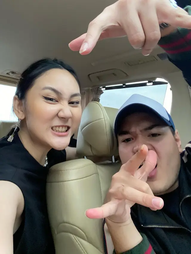 Go Public, Ini 6 Potret Kebersamaan Jeje Soekarno dan Sang Kekasih