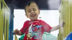Foto Aylan Kurdi yang diletakkan di rumah bibinya, Tima Kurdi di Coquitlam, British Columbia, Kamis (3/9/2015). Bocah tiga tahun itu terdampar di pantai Turki dalam kondisi tak bernyawa. (REUTERS/Kurdi family)
