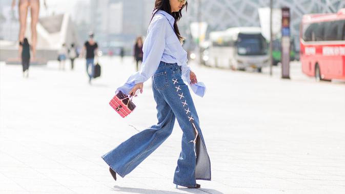 5 Tips Tampil Kece Pakai Jeans ala Street Style Korea  