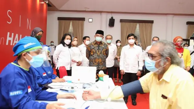 Menko PMK Muhadjir Effendy dan Wakil Menteri Kesehatan Dante Saksono Harbuwono