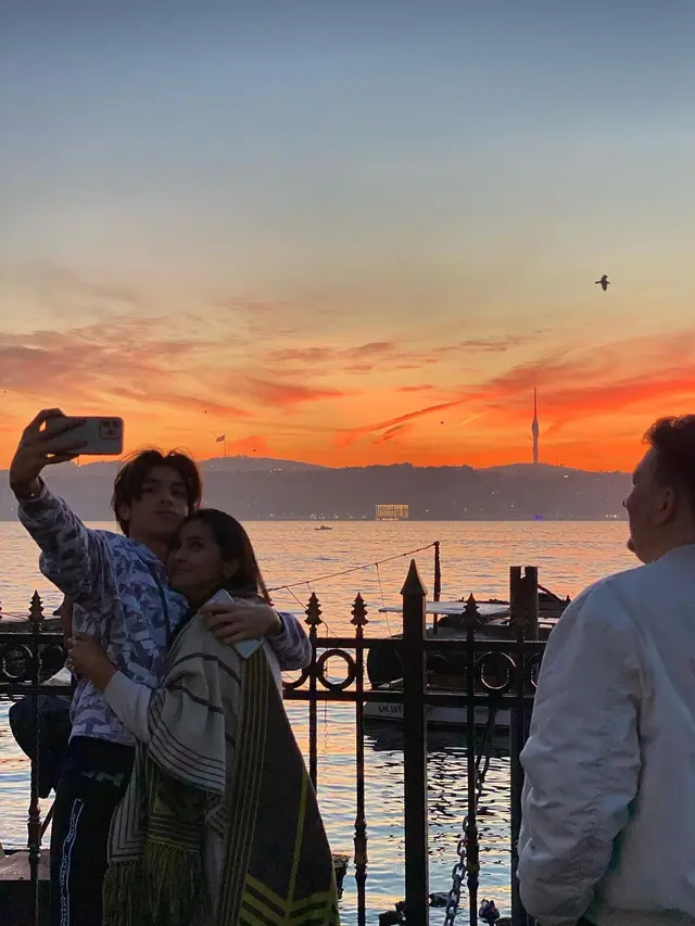 Potret Eddy Meijer, putra Maudy Koesnaedi liburan di Turki (Foto: Instagram eddy_mm)