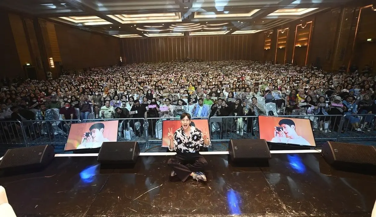 Potret Lee Je Hoon fan meeting di Indonesia. (Instagram/ leejehoon_official)