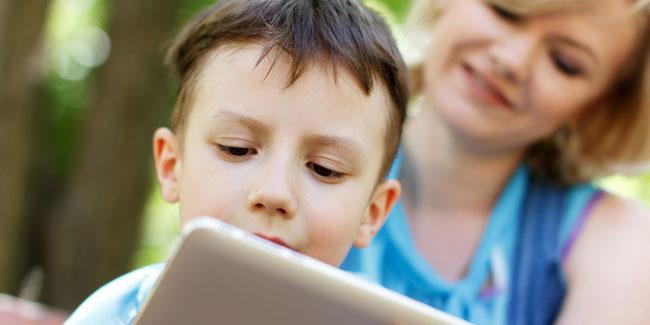 Usia yang baik anak boleh mengenal smartphone/copyright Shutterstock.com