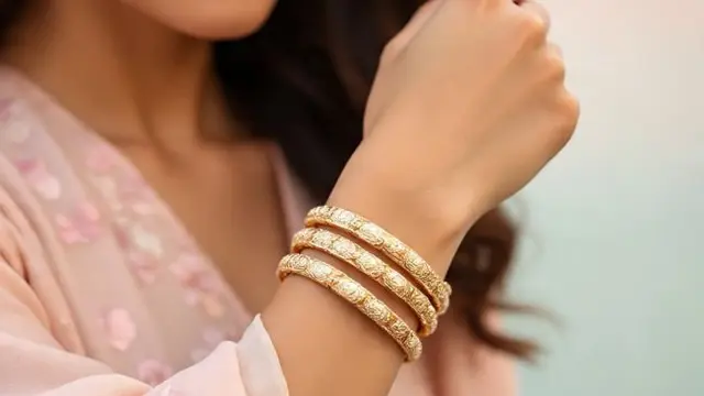 Ilustrasi Model Gelang Emas Keroncong Isi 3 (Sumber: Meta AI)