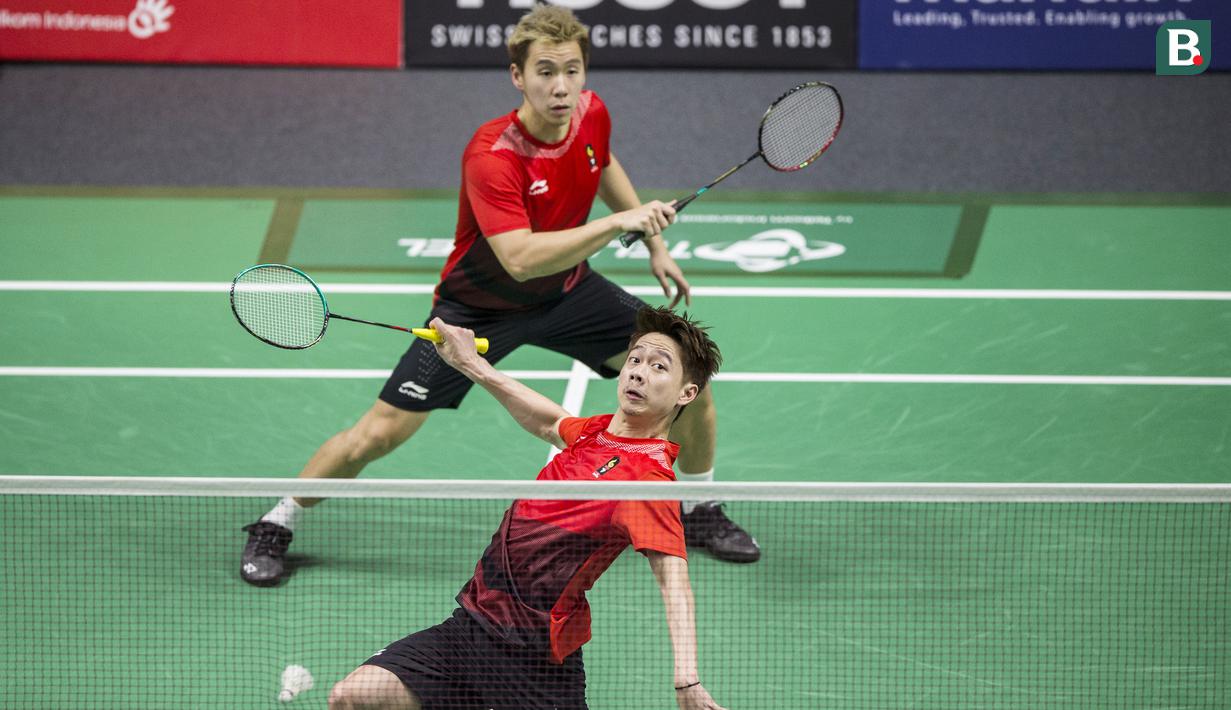 Pasangan Indonesia,Kevin Sanjaya/Marcus Fernaldi Gideon saat menghadapi wakil China Taipei, Lee Jhe-Huei/Lee Yang, pada laga semifinal bulutangkis Asian Games di Istora Senayan, Jakarta, Senin (27/8/2018). (Bola.com/Vitalis Yogi Trisna)