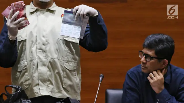 KPK Tunjukkan Uang Rp 100 Juta Hasil OTT di Balikpapan