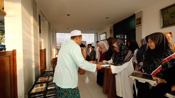 Santri di Karanganyar Sambut Hangat Program MBG, Harapan dan Semangat Baru di Pesantren
