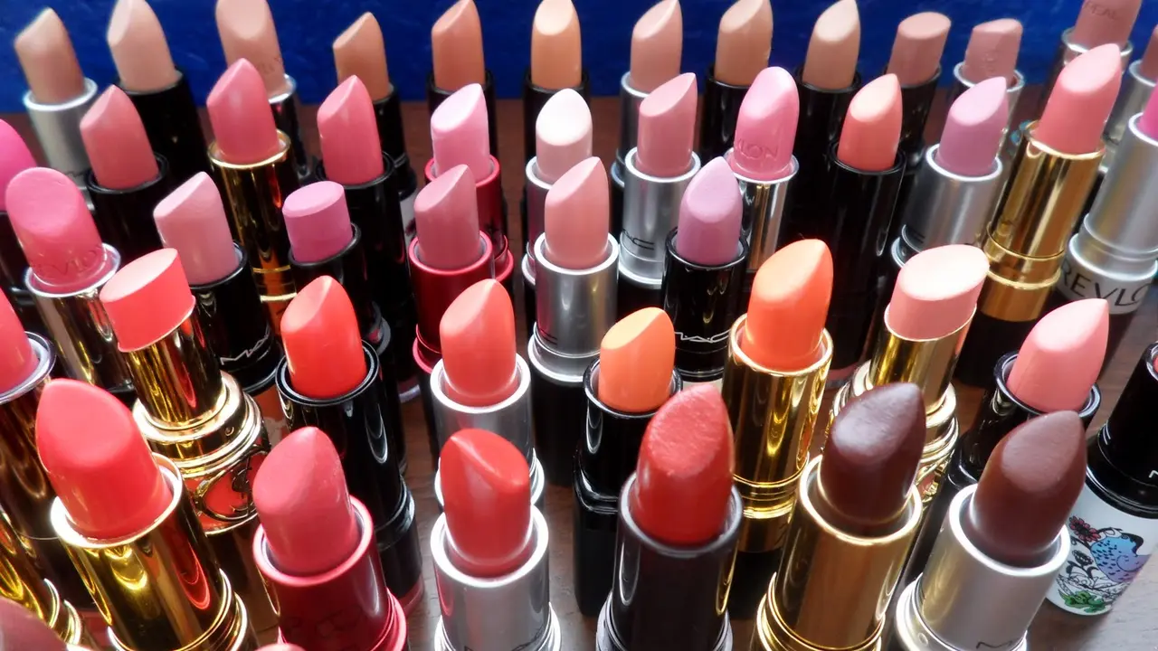 Ini 5 Jenis Lipstik yang Semua Cewek Layak Tahu