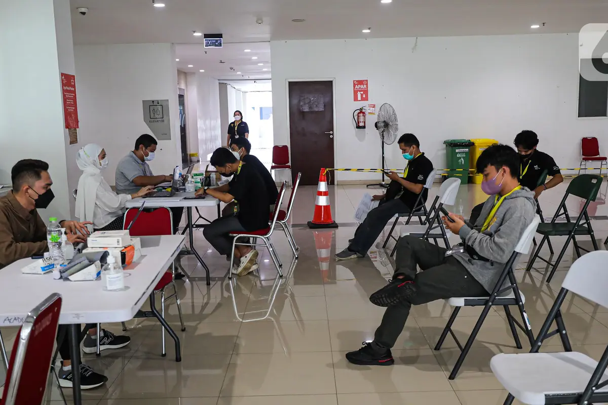 Vaksinasi Booster Keempat untuk Nakes