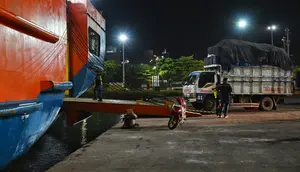 Kemenhub Mulai Uji Coba Tertibkan Truk ODOL di Pelabuhan