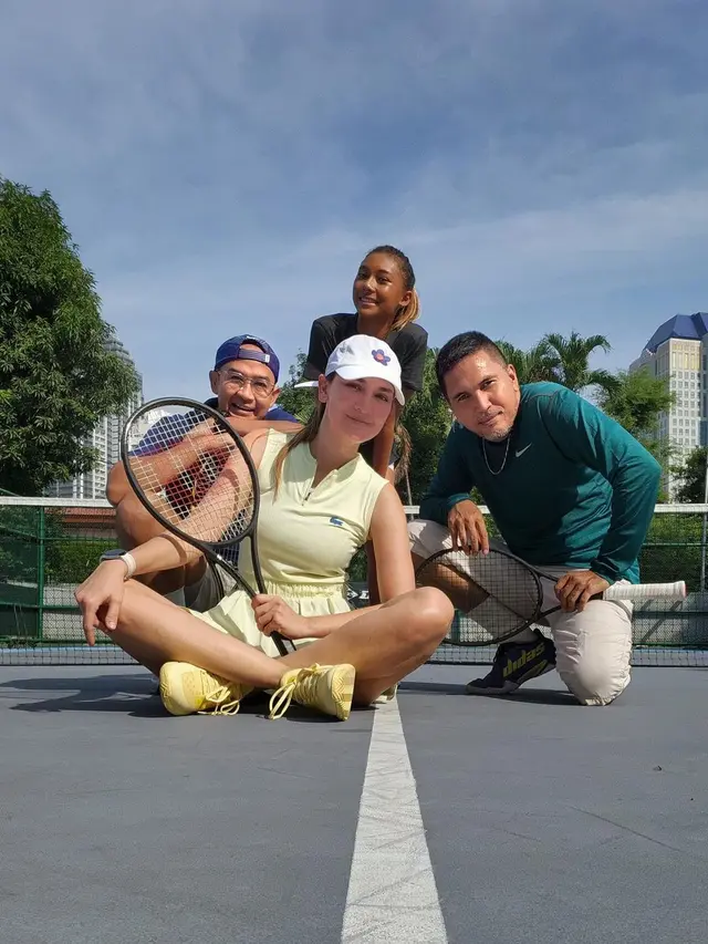 Luna Maya tetap cantik di usia 39 tahun (Instagram/lunamaya)