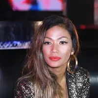 "Mudik itu sudah tradisi, Saya pakai baju mau seragaman sama anak, cuma belum sempat cari," ucap Shanty Paredes, di Exodus, Kuningan City, Jakarta Selatan, Kamis (30/6/2016). (Galih W. Satria/Bintang.com)