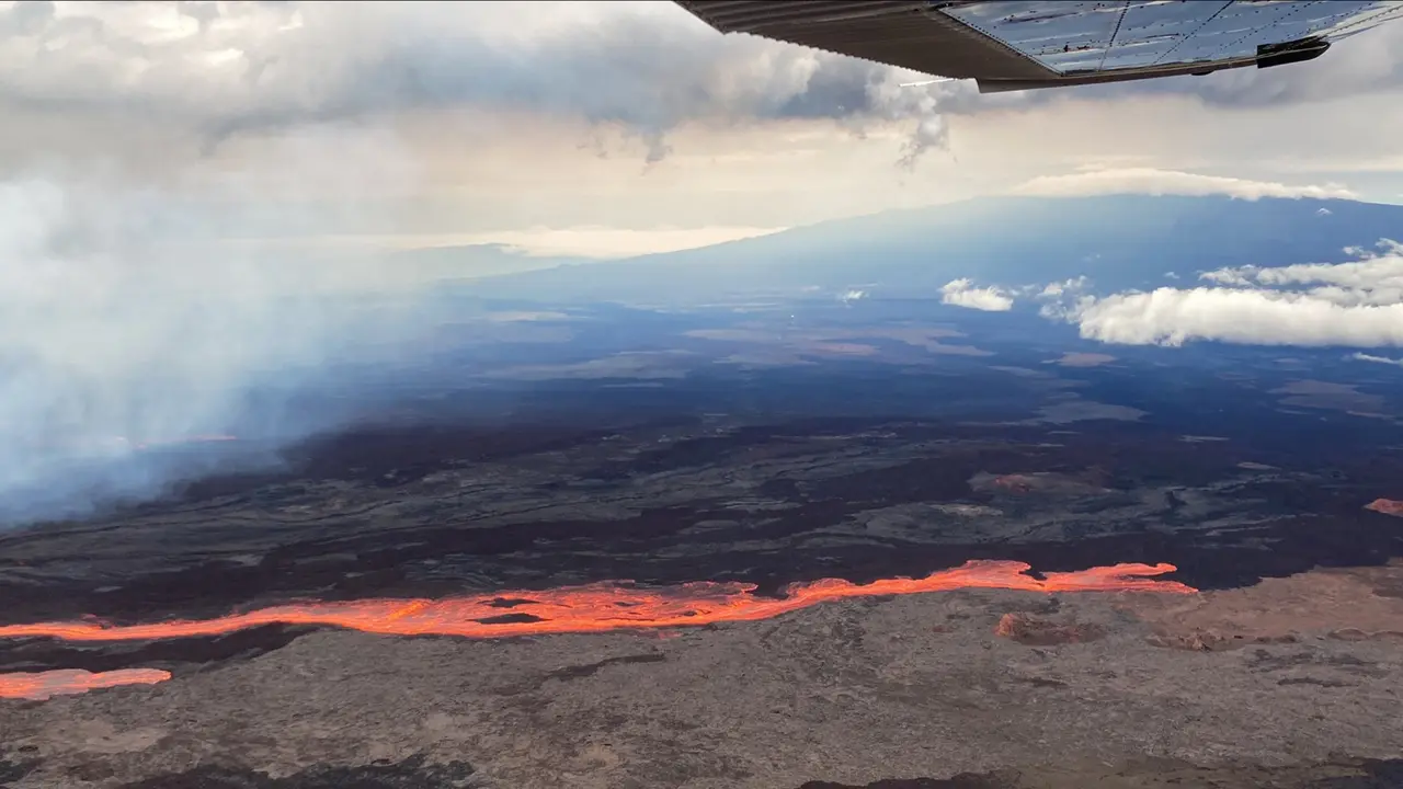Penampakan Gunung Terbesar di Dunia Meletus di Hawaii