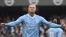 Selebrasi striker Manchester City, Erling Haaland setelah menjebol gawang Liverpool pada laga pekan ke-13 Liga Inggris 2023/2024 di Etihad Stadium, Manchester, Sabtu (25/11/2023). (AP Photo/Rui Vieira)