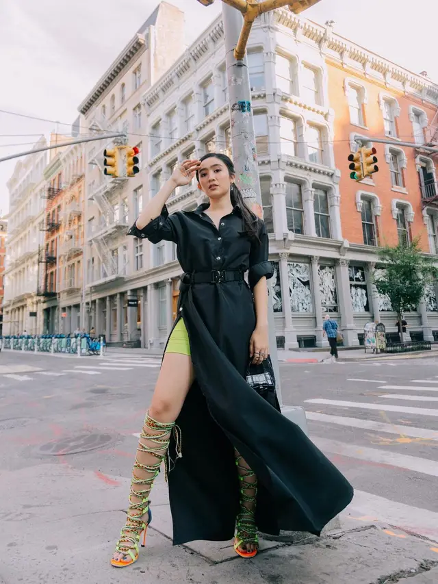 Sandrinna Michelle hingga Raisa Andriana, 10 Gaya Artis Pakai Dress Hitam yang Bisa Jadi Inspirasi