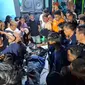 Korban longsor tambang Suwawa, Kabupaten Bone Bolango saat dievakuasi ke Posko tim pencari (Arfandi Ibrahim/Liputan6.com)