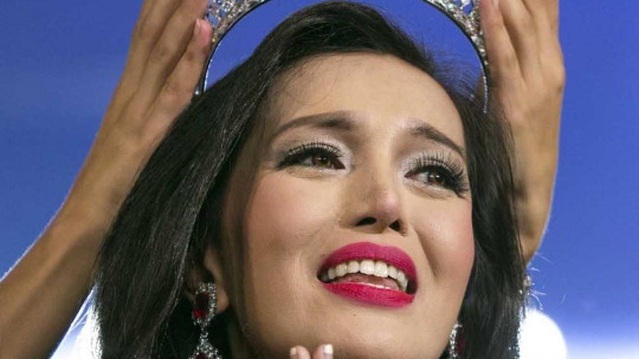 Wajah bahagia waria Filipina pemenang Miss International Queen 2015